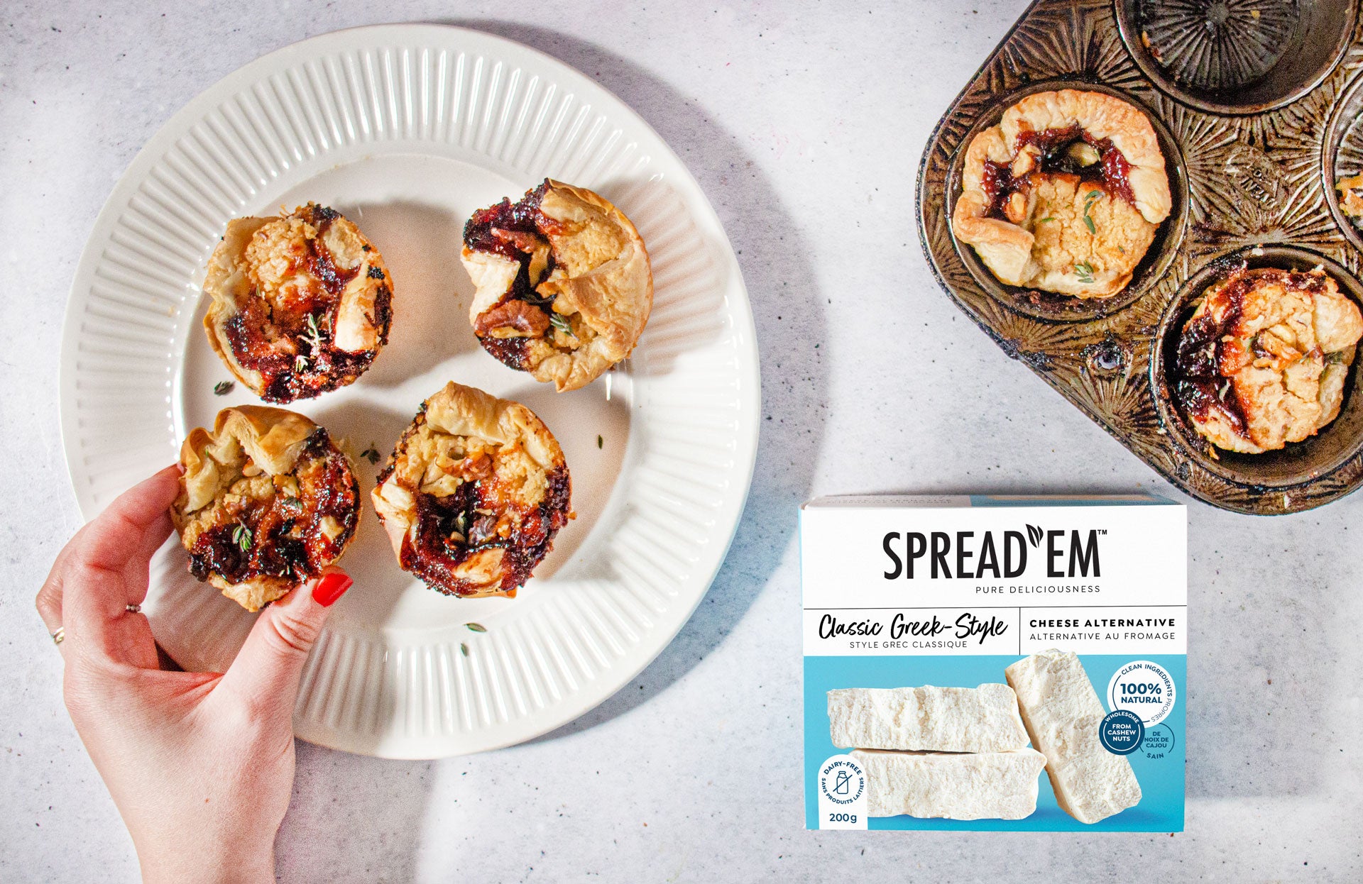 Puff pastry bites with jam & cheese